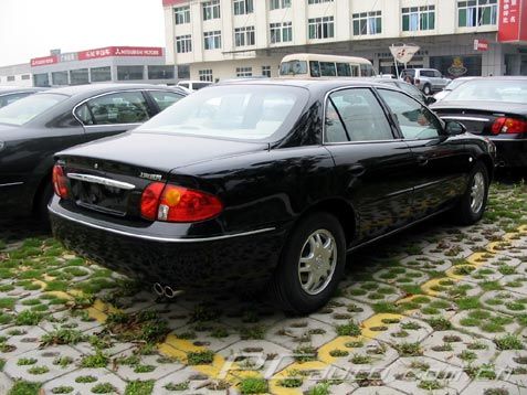 别克06款君威陆尊新车都到货广州展厅