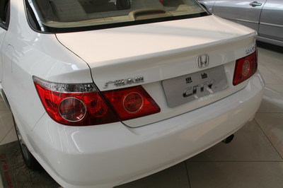 广州本田思迪尾部