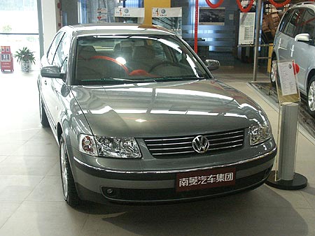 新款帕萨特B5广州上市 1.8T自动档实拍图